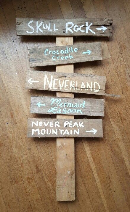 Pirate Signs Wood Diy, Outside Pirate Decorations, Pirate Camping Theme, Pirate Theme Decorations Diy, Diy Pirate Signs, Pirates Decorations Diy, Pirate Diy Decor, Pirates Party Decorations, Pirate Ship Decorations Diy