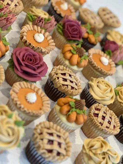 Fall Wedding Cupcakes, Thanksgiving Sweets, Thanksgiving Cupcakes, Fall Cupcakes, Thanksgiving Cakes, Cupcake Cake Designs, Floral Cupcakes, Thanksgiving Food Desserts, Fall Cakes