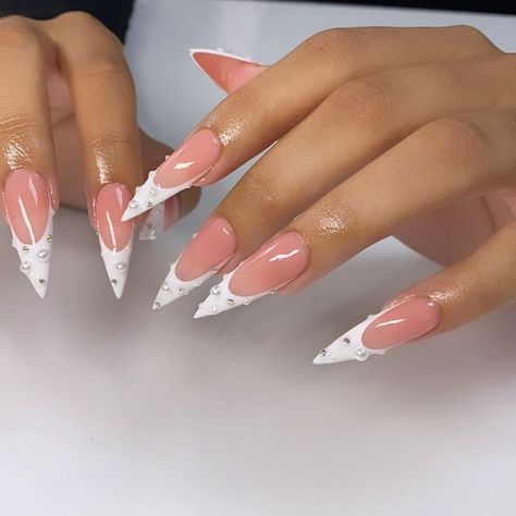 Red Oval Nails, French Stiletto Nails, Luxurious Nails, Gel Nails Designs, Claws Nails, Acrylic Nail Designs Classy, Stilleto Nails Designs, Nails Elegant, Claw Nails