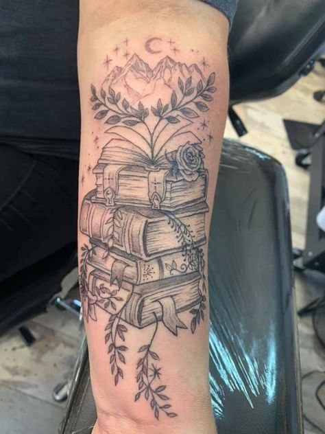 Wrist Tattoo Designs For Women, Bookworm Tattoo, Reader Tattoo, Book Tattoo Ideas, Book Lover Tattoo, Wrist Tattoo Designs, Bookish Tattoos, Literary Tattoos, Different Tattoos