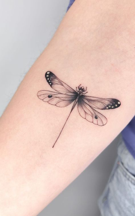 Dragonfly Stomach Tattoo, Detailed Dragonfly Tattoo, Butterfly Dragonfly Tattoo, Small Henna Tattoos, Small Dragonfly Tattoo, Wing Pattern, Medusa Tattoo Design, Dragonfly Tattoo Design, Insect Tattoo