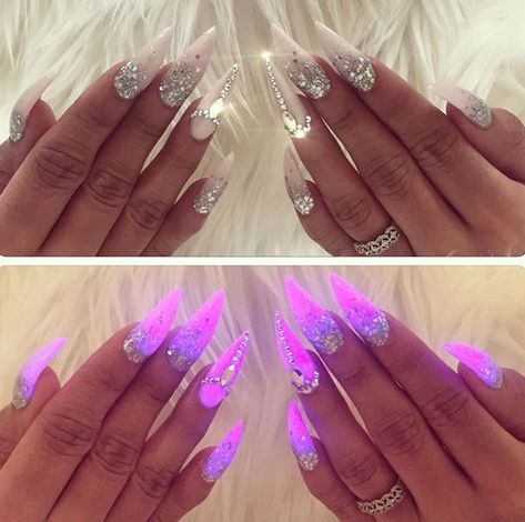 Glow in the dark nails Glow In The Dark Nails, Rave Nails, Neon Acrylic Nails, Cute Acrylic Nail Designs, Glow Nails, Exotic Nails, Dark Nails, Fesyen Rambut, Neon Nails