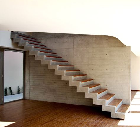 Stair Slide, Villa Ideas, Wall Structure, Types Of Stairs, Concrete Staircase, Stairs Design Modern, Concrete Stairs, Wooden Steps, Stair Case