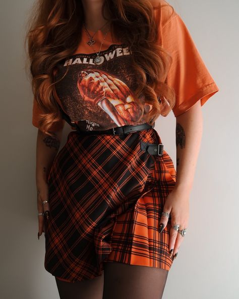 📙🖤🎃 Choose your pumpkin spice plaid outfit & swipe to get your Spooky Season read!!! 🎃🖤📙 🧡 3 x pumpkin plaid outfits with the @blackmilkclothing Halloween Bites collection! These orange plaid pieces will be haunting you very soon, starting with the first drop on the 3rd Sept 👀👻 Let me know which outfit/book combo you chose in the comments! . There’s nothing that makes me happier than making Spooky Season content, and BlackMilk always delivers some of the first exciting spooky ‘fits to make ... Brown And Orange Outfit, Spooky Fits, Orange Plaid Skirt, Halloween Bites, Halloween Core, Spooky Outfits, Hygge Fashion, Plaid Outfit, Edgy Outfit