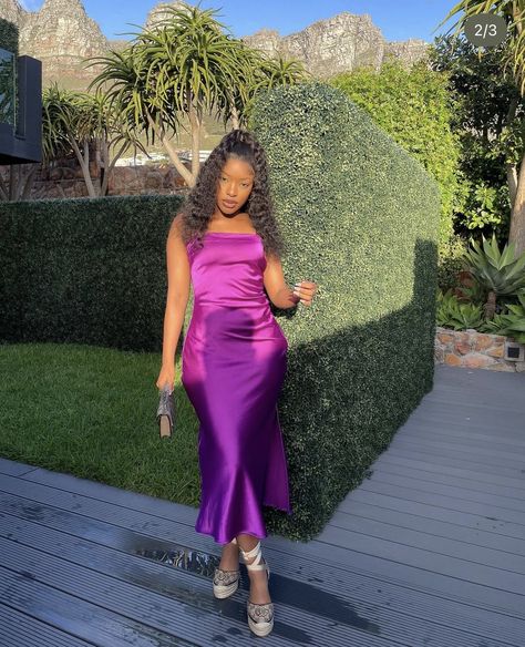 All Purple Outfit, Satin Skirt Outfit Classy, Bridesmaids Outfits, Outing Ideas, Purple Gloves, Feminine Clothing, Purple Outfit, Feminine Outfits, Jewerly Bracelets