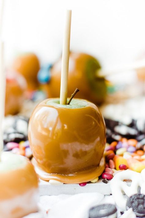 Homemade Caramel Apples - Oh So Delicioso Caramel Apple Recipe, Homemade Caramel Apples, Gluten Free Caramel Apples, Homemade Caramel Apple, Gluten Free Caramel, Caramel Apples Homemade, Caramel Apples Recipe, Crock Pot Recipe, Apple Recipe