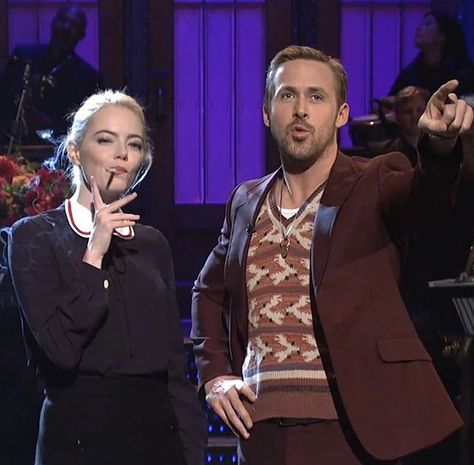 Emma Stone joined to Ryan Gosling yesterday in Saturday Night Live. Ryan Gosling Baby, Ryan Gosling Style, Couples Style, Ryan Adams, Райан Гослинг, Love Film, Best Duos, Night Live, Barbara Palvin