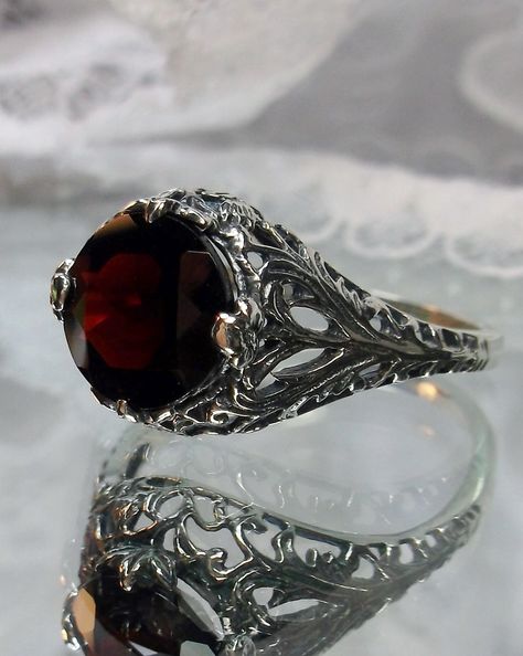 Leaf Filigree, Stock Design, Sterling Silver Garnet Ring, Red Garnet Ring, Art Nouveau Floral, Garnet And Gold, Filigree Jewelry, Victorian Rings, Detailed Ring