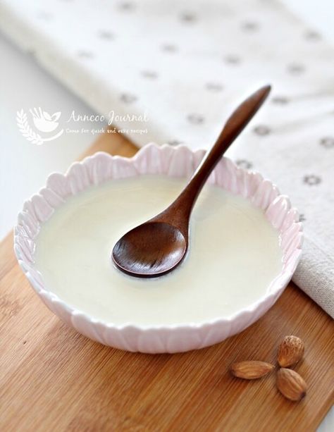 This is a silky smooth Chinese Almond Dessert, healthy and nutritious which requires only a few simple ingredients and the taste is absolutely wonderful . Chinese Desserts, Almond Desserts, Baby Solid Food, Cooking Chinese Food, Chinese Recipe, Chinese Dessert, Quick And Easy Recipes, Chinese Recipes, Asian Desserts