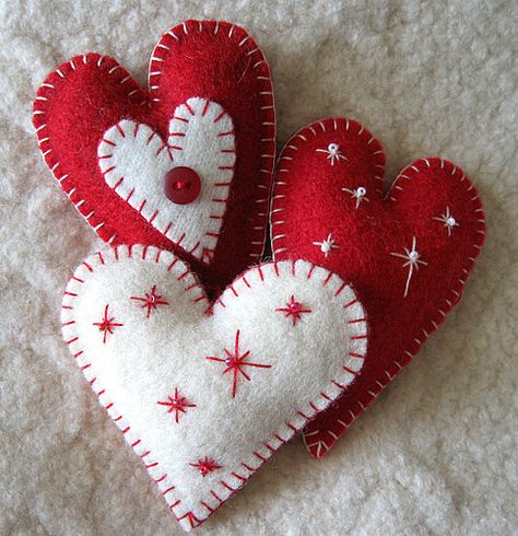 heart felt ornaments by FeltSewGood, via Flickr Homemade Christmas Crafts, Adult Valentines, Fundraising Ideas, Ornament Tutorial, Vintage Valentine, My Funny Valentine, Unique Valentines, Easy Christmas Crafts, Heart Crafts