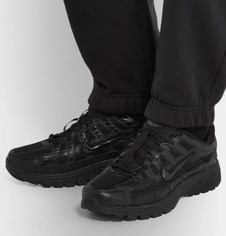 Black Sneakers Nike, Black Nike, Full Black Shoes, Black Sneakers Outfit Men, Black Sneakers Aesthetic, Black Shoes Aesthetic, Black Nike Sneakers, Rubber Sneakers, Black Nike Shoes