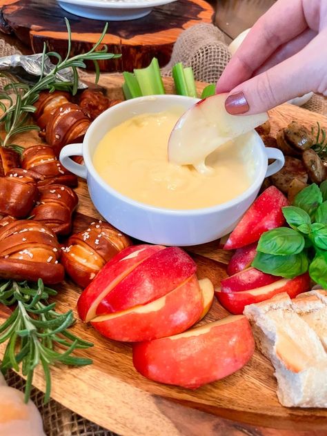 Cheese Sauce Gluten Free, Gouda Fondue, Gouda Cheese Dip, Gouda Cheese Sauce, Gluten Free Cheese Sauce, Cheese Fondue Recipe Easy, Easy Cheese Sauce, Easy Fondue Recipes, Fondue Recipes Cheese