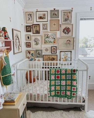 Vintage Nursery Ideas – Happiest Baby Maximalist Nursery, Retro Baby Nursery, Eclectic Baby Nursery, Vintage Woodland Nursery, Vintage Nursery Ideas, Vintage Circus Nursery, Circus Nursery, Vintage Inspired Room, Black Crib