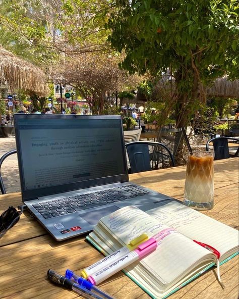 Study Places Public, Studying In Summer, Summer Study Motivation, Summer Studying Aesthetic, Summer Study Aesthetic, Coffee While Studying, Studying At Cafe, Cafe Study Aesthetic, Studying In A Cafe