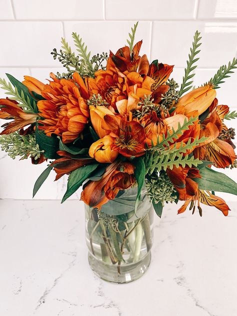 Trader Joes Centerpiece, How To Make Fall Floral Arrangements, Flower Arrangements Thanksgiving, Fall Trader Joes Flowers, Thanksgiving Fresh Flower Arrangements, Fall Flower Table Centerpieces, Flowers For Thanksgiving Table, Trader Joes Fall Flowers, Fall Fresh Floral Arrangements