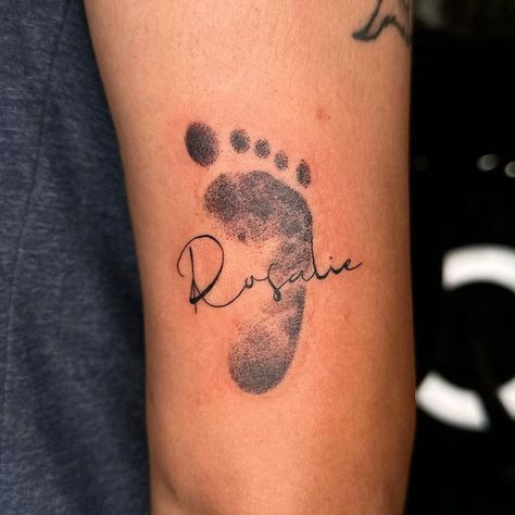 Baby Footprint Tattoo Baby Hand Tattoo, Baby Tattoo For Dads, Footprint Tattoo Ideas, Baby Footprint Tattoo, Matching Tattoos For Siblings, Really Bad Tattoos, Secret Tattoo, Baby Tattoo Designs