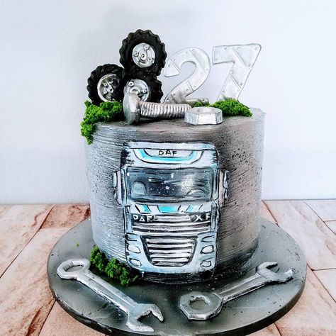 Mechanic Cakes For Men, Car Cakes For Men Birthdays, Mechanic Birthday Party Ideas, Mechanics Birthday Cake, Lorry Cake, Mechanic Cake, Cars Cake Design, Cake Design For Men, Motorcycle Mechanic