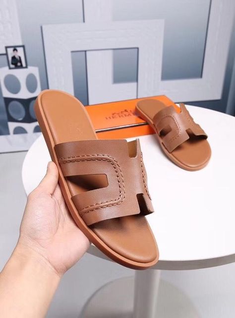 Leather Slippers For Men Casual, Handmade Leather Shoes Pattern, Men Leather Sandals Fashion, Gents Slippers, Best Sandals For Men, Casual Leather Sandals, Italian Leather Sandals, Mens Sandals Fashion, Fluffy Shoes