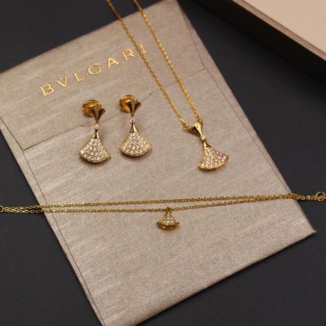 Bulgari Jewelry, Fancy Accessories, Bvlgari Jewelry, The Bling Ring, Diamond Jewelry Set, Expensive Jewelry Luxury, Gold Bridal Earrings, Gold Jewelry Stores, Gold Rings Fashion