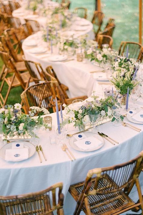 We love this whimsical décor for a garden wedding reception in New York using serpentine tables. White Backyard Wedding, Wavy Table, Serpentine Table, White Backyard, Wedding Reception Tables Layout, Wedding Table Decor Ideas, Wedding At Home, Blue And White Wedding, Garden Wedding Reception