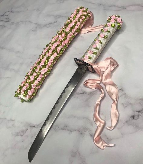 Knife Aesthetic, Creepy Cute Fashion, Pretty Knives, Fotografi Vintage, Royal Aesthetic, Dagger Tattoo, Knife Collection, Magical Jewelry, Kawaii Accessories