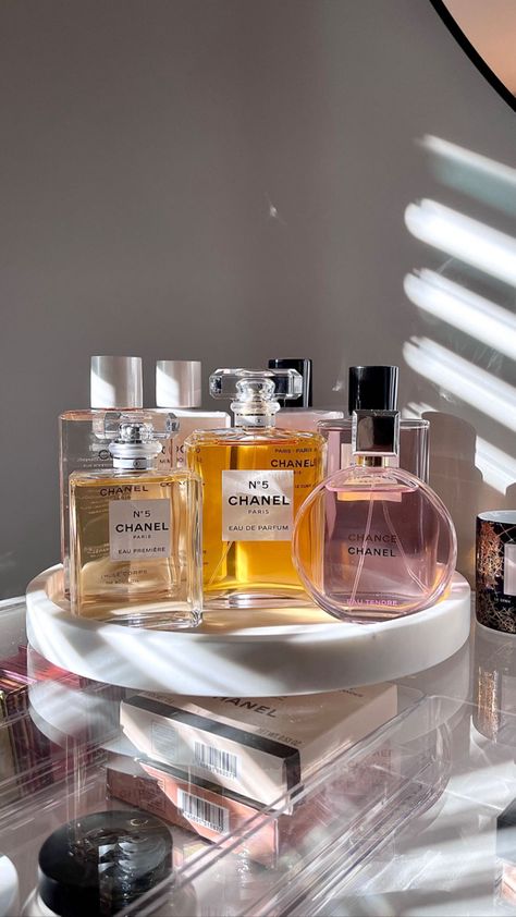 Chanel Perfume Aesthetic, Chanel Perfumes, Perfume Aesthetic, Perfume Chanel, Perfume Collection Fragrance, Dior Perfume, Shower Skin Care, Chanel Perfume, Perfume Lover