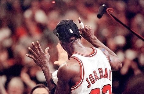 April Vibes, Michael Jordan Photos, Jeffrey Jordan, Jordan Photos, Nba Basketball Art, Michael Jordan Basketball, Basketball Photography, Jordan Basketball, Nba Pictures