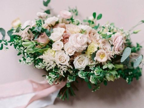 9 Timeless Wedding Color Palettes That Work for Every Season and Theme - There are certain color palettes that look beautiful at any wedding, no matter the time of year, theme, or decade—and these timeless wedding colors are a good place to start. roses, pink, flowers, bouquet, greenery {Courtney Inghram Floral Design} Timeless Wedding Colors, Wedding Themes Outdoor, Classic Wedding Themes, Bouquet Greenery, Winter Wedding Color Palette, Old World Wedding, Popular Wedding Colors, Wedding Color Palettes, Pink Flower Bouquet