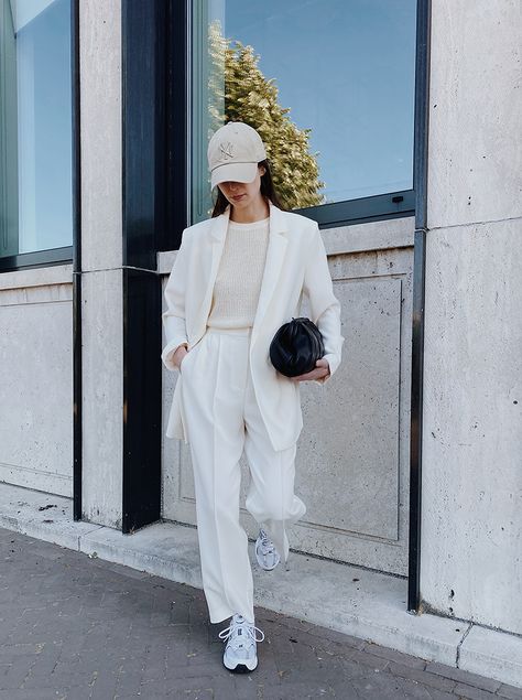 All White | MODEDAMOUR White Cap Outfit, White Hat Outfit, Baseball Cap Outfit Spring, Baseball Cap Outfit Summer, Cap Outfits For Women, White Outfits For Women, Baseball Cap Outfit, Cap Outfit, White Chic