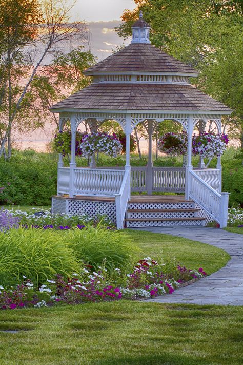 White Gazebo, Backyard Gazebo, Gazebo Pergola, Garden Gazebo, Dream Garden, Dream Home Design, Future House, Backyard Garden, Garden Projects