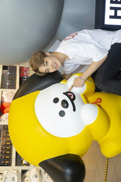 Jimin With Chimmy Bt21, Jimin With Chimmy, Chimmy And Jimin, Chimmy Aesthetic, Big Teddy, Best Friend Wallpaper, Baby Park, Bts Birthdays, Park Jimin Bts Wallpaper