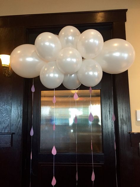 Baby shower cloud of balloons Clouds With Balloons, Cloud 9 Balloon Garland, Balloon Clouds Decoration, Cloud Balloon Arch, Ballon Clouds, Simple Balloon Decoration, Water Birthday Parties, Sorority Decorations, Balloon Hacks