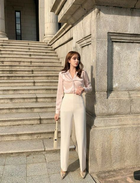 Classy Slacks Outfit, Slacks And Blouse Outfits, Wanna Kiss, Blue Dress Women, Business Outfits Women, Stylish Work Attire, Office Outfits Women, Elegante Casual, Classy Work Outfits