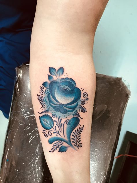 Russian gzhel tattoo - artist Ben Butts at Carters Tattoo in Bowling Green KY Czech Flower Tattoo, Russian Flower Tattoo, Russian Folk Tattoo, Czech Tattoo, Chic Tattoo, Black Cat Tattoos, Weeknight Recipes, Bowling Green Ky, About Tattoo