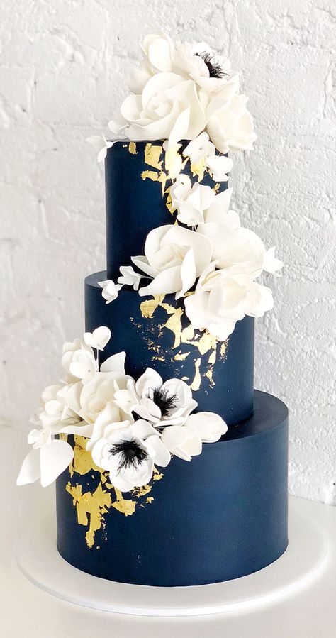 navy blue wedding cake, wedding cake , wedding cake design, dark blue wedding cake ,blue and gold wedding cake #wedidngcake #cakedesigns #blue Navy Blue And Rose Gold Cake, Wedding Cake Designs 4 Tier, Navy And Gold Wedding Cake, Dark Blue Wedding Cake, Quinceañera Cakes, Navy Blue Wedding Cakes, White And Gold Wedding Cake, Wedding Cake Navy, Navy Blue And Gold Wedding