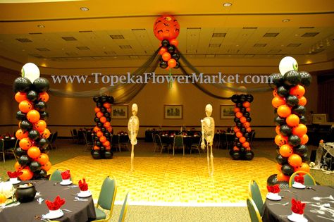 atmosphere- dance floor Halloween Dance Decorations, School Dance Decorations, Halloween Homecoming, School Dance Themes, Dance Party Decorations, Sweetheart Dance, Project Graduation, Pep Squad, Halloween Dance Party