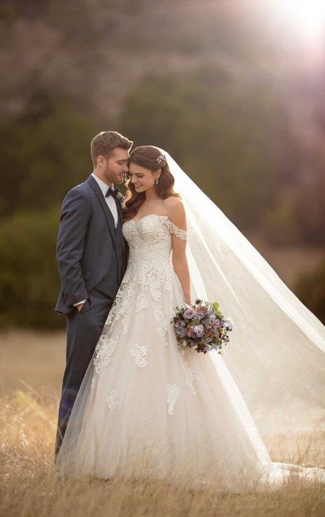 Neckline Ideas, Lace Sweetheart Wedding Dress, Groom Pose, Wedding Dresses Lace Ballgown, Celebrity Wedding Dresses, Wedding Picture Poses, Essense Of Australia, Australia Wedding, Sweetheart Wedding Dress