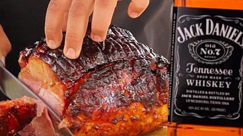 Jack Daniels Root Beer Glazed Ham Recipe | DIY Joy Projects and Crafts Ideas Jack Daniels Glaze Recipes, Coke Ham, Jack Daniels Glaze, Jack Daniels Honey, Whiskey Recipes, Ham Glaze Recipe, Diy Joy, Glazed Ham, Ham Recipe