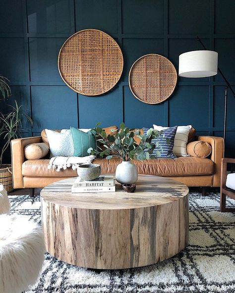 11 Living Rooms You'll Want to Copy Immediately | Love the deep blue color of this wall. Paired with a brown couch, it's beautiful! Blue and white rug helps to pull the room together. Neutral tones that still have a lot of personality. #''livingroomcurtains'' Decor Above Couch, Wall Decor Above Couch, Navy Accent Walls, Interior Design Per La Casa, Blue Living Room, Design Del Prodotto, Decoration Inspiration, Boho Living Room, Living Room Inspo