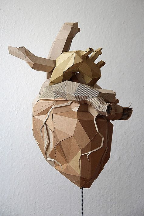 the heart Sculpture Cardboard, Cardboard Sculptures, Bühnen Design, Mache Art, Cardboard Sculpture, Art Appliqué, Blue Inspiration, Sculpture Projects, Sculpture Ideas