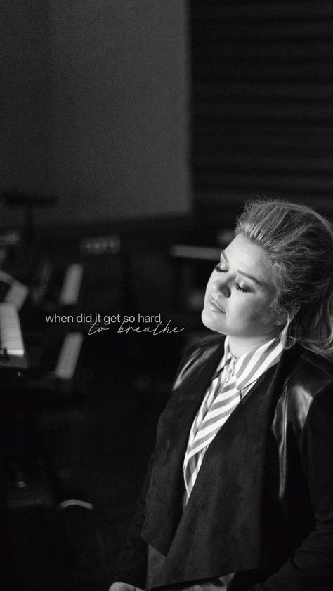 Kelly Clarkson Wallpaper/Lockscreen Aesthetic Wallpaper Lockscreen, Aesthetic Lockscreen, Kelly Clarkson, Her Music, Aesthetic Wallpaper, Clear Skin, Aesthetic Wallpapers, Black And White, White