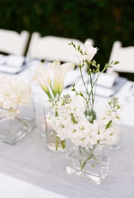 Pretty Wedding Centerpieces, White Floral Centerpieces, Winter Wedding Centerpieces, Simple Wedding Flowers, Simple Wedding Centerpieces, Simple Elegant Wedding, Unique Wedding Flowers, Simple Centerpieces, Wedding Floral Centerpieces