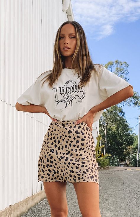 Cheetah Print Skirt Outfit Summer, Tshirt And Skirt, Leopard Mini Skirt, Vegas Outfits, Skirts Satin, Grunge Fits, Rush Week, Midi Wrap Skirt, Wrap Skirts