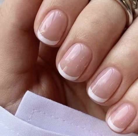 French Manicure Gel, Short French Nails, French Tip Gel Nails, Short French Tip Nails, Pink Press On Nails, Nail Short, Gel French Manicure, Minimalist Nail, Short French