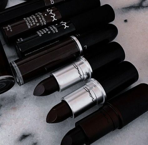 Black Lipstick Aesthetic, Dark Brown Lipstick, Lipstick Aesthetic, Dark Lipstick, Brown Lipstick, Black Lipstick, Edgy Makeup, Makeup Needs, Goth Makeup