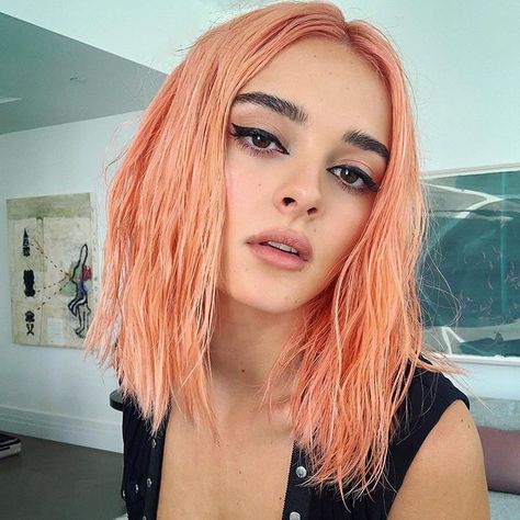 Peachy Hair Color, Peach Pink Hair, Peachy Pink Hair, Pink Peach Hair, Feline Eyes, Pink And Orange Hair, Peach Hair Colors, Charlotte Lawrence, Pink Hair Color