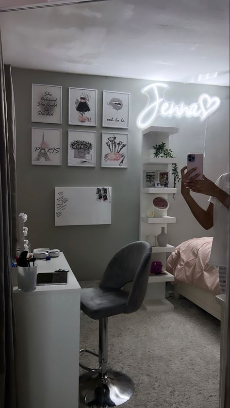 Room Baddie, Bedroom Baddie, Apartment Rooms, Wallpaper Baddie, Luxury Dorm Room, 2000 Aesthetic, Baddie Wallpaper, Baddie Apartment Ideas, Baddie Apartment