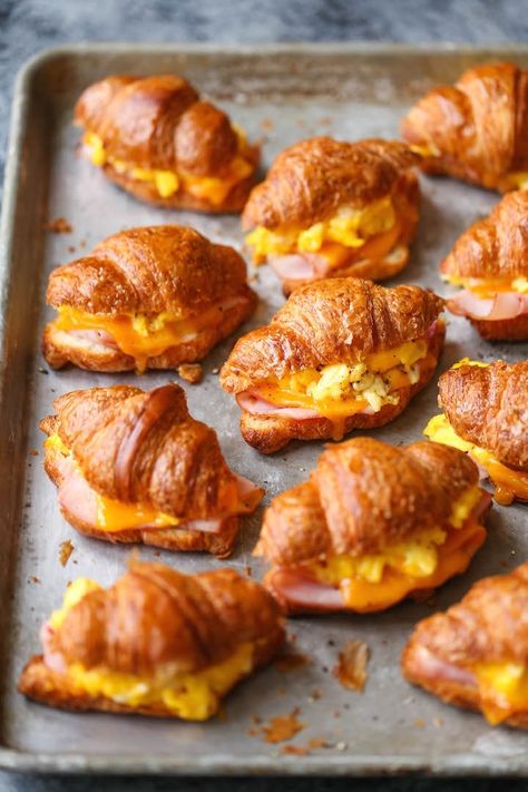 Make Ahead Croissant Egg Sandwich Recipe for Breakfast on the Go. Freezer friendly and so EASY and DELICIOUS. Great for kids or for a brunch party menu! Brunch Party Menu, Resep Makanan Beku, Croissant Breakfast Sandwich, Resep Sandwich, Menu Sarapan Sehat, Christmas Breakfast Recipe, Croissant Breakfast, Breakfast Party, Egg Sandwich