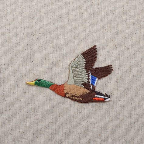 Duck Flying, Animal Embroidery Designs, Embroidered Bird, Pola Sulam, Bird Embroidery, Sewing Embellishments, Japanese Embroidery, Animal Embroidery, 자수 디자인