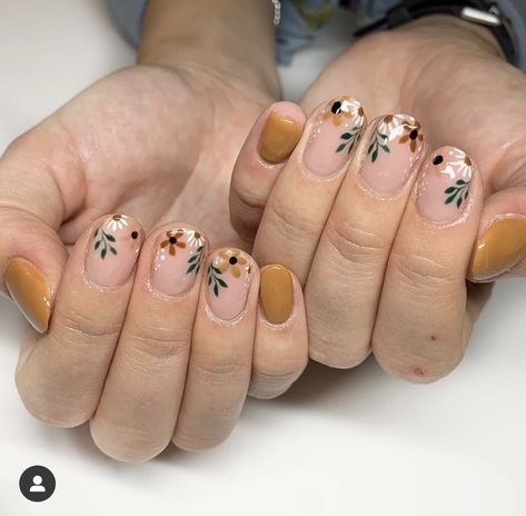 Nails September, Nails Autumn, September Nails, Floral Nail Designs, Floral Nail, Fall Acrylic Nails, Cute Gel Nails, Autumn Nails, Manicure Y Pedicure